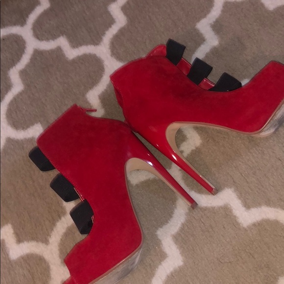 Red heels - Picture 3 of 3